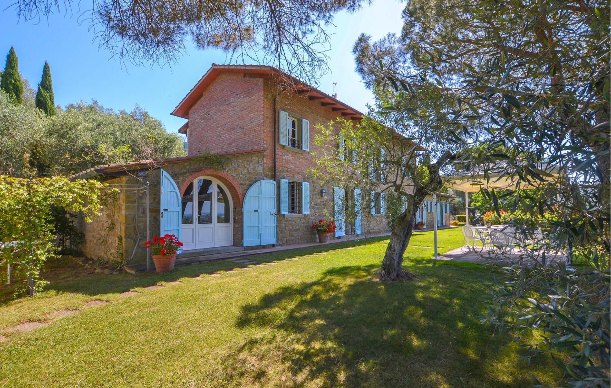 Cozy Home In Cortona With Kitchen Exterior foto